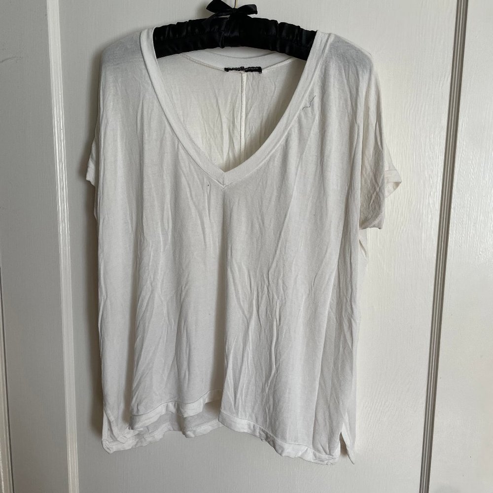 BRANDY MELVILLE White V-Neck Tee Shirt